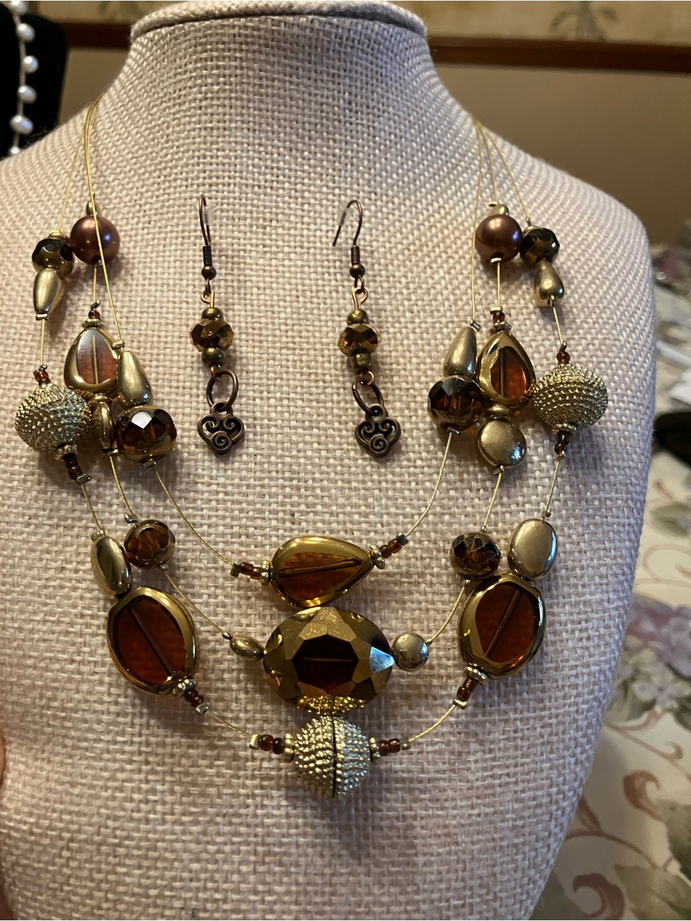AMBER GLASS GOLD-TONE METAL NECKLACE AND EARRING SET